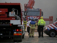 20150601-Zeer-grote-brand-bij-Schokdemperfabriek-Koni-Oud-Beijerland-Dordrecht-Tstolk-003_resize