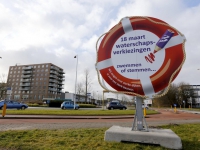 2015027-02-Zwemmen-of-Stemmen.....-verkiezingscampagne-Burg-Keijzerweg-Papendrecht-Tstolk-001_resize